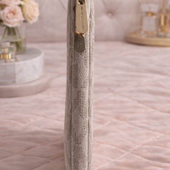 Michael Kors Cream and Gold Tablet Case - Picture 3 of 4